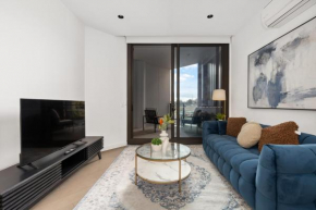 Modern & Stylish 1BR Apt w Balcony, WiFI & Parking